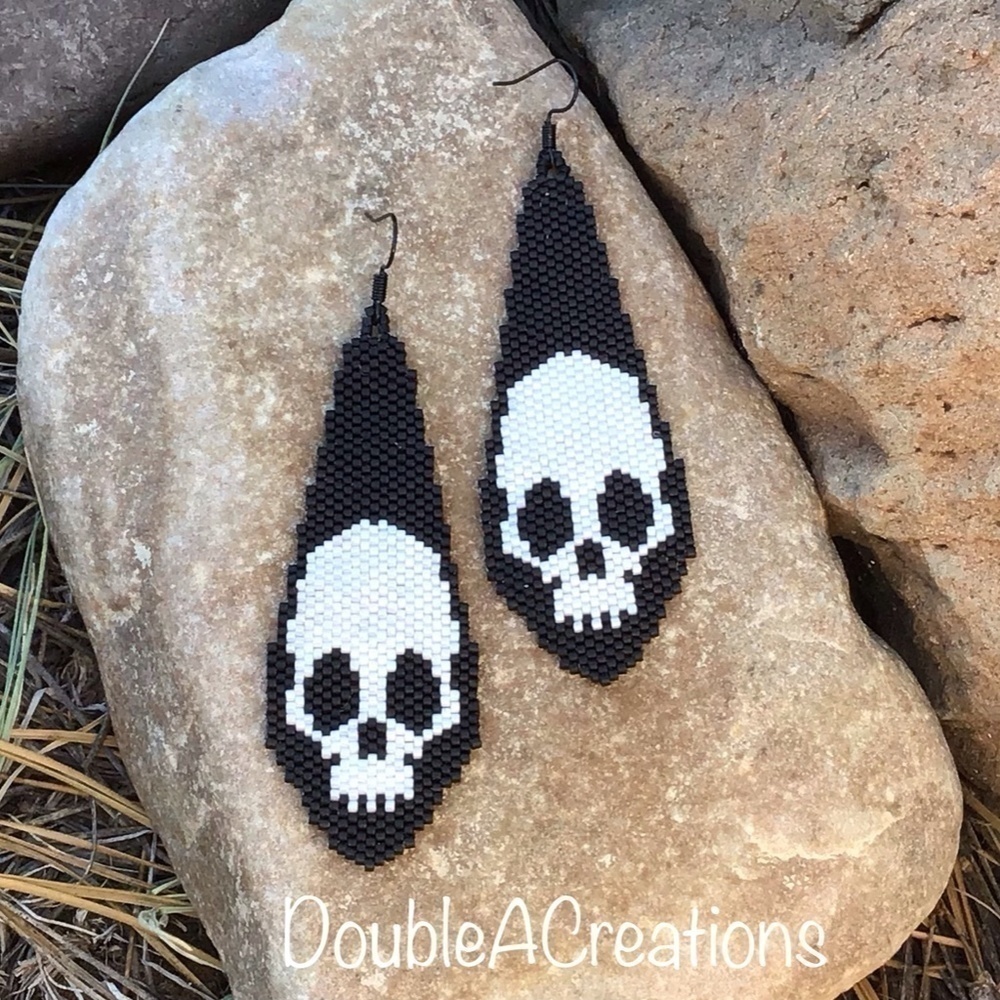 Skull Beaded Earrings, New, Handmade by Me - Picture 8 of 8